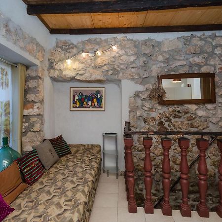 Under Ancient Roofs Vrbnik Apartment Luaran gambar