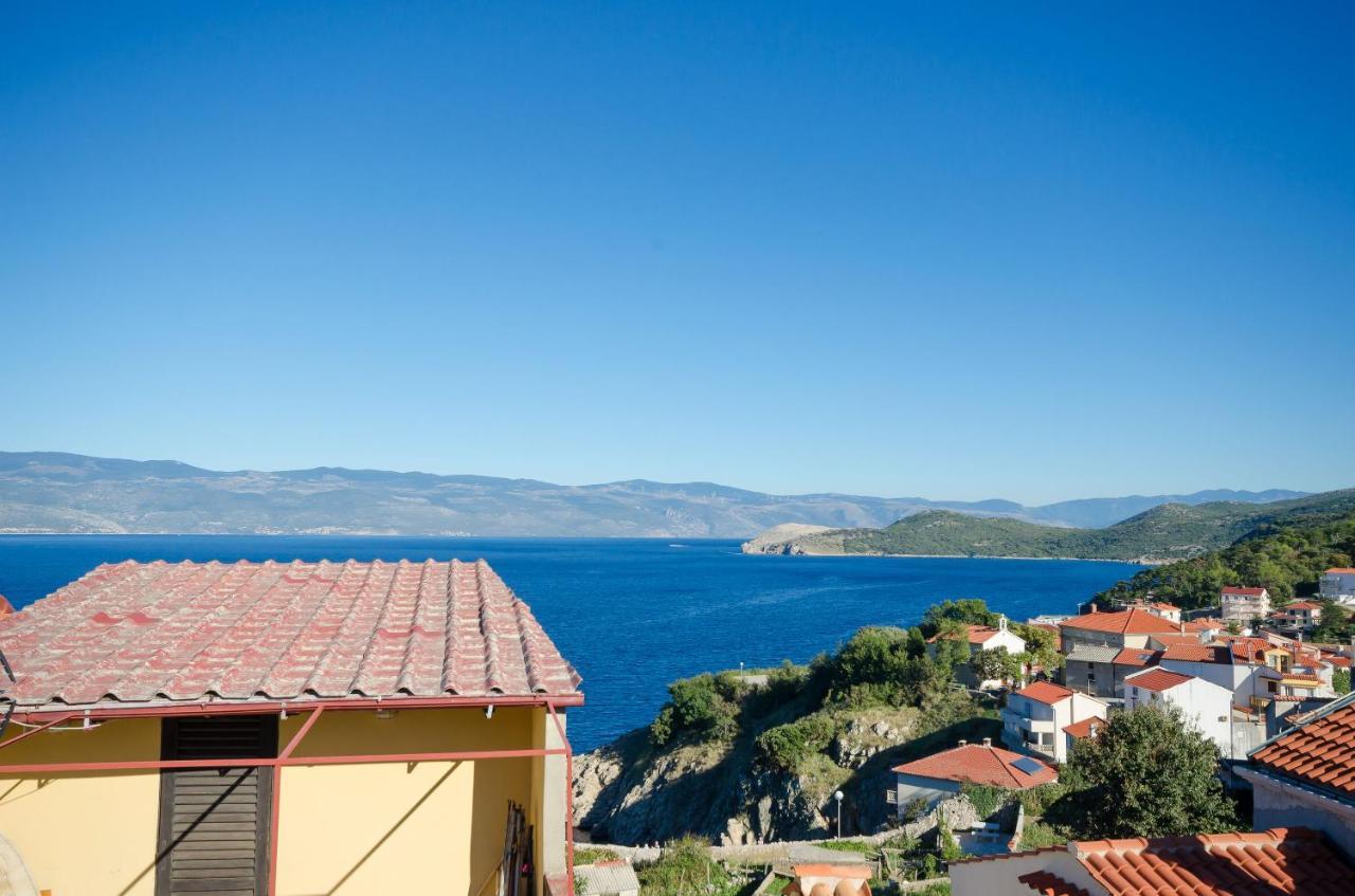 Under Ancient Roofs Vrbnik Apartment Luaran gambar