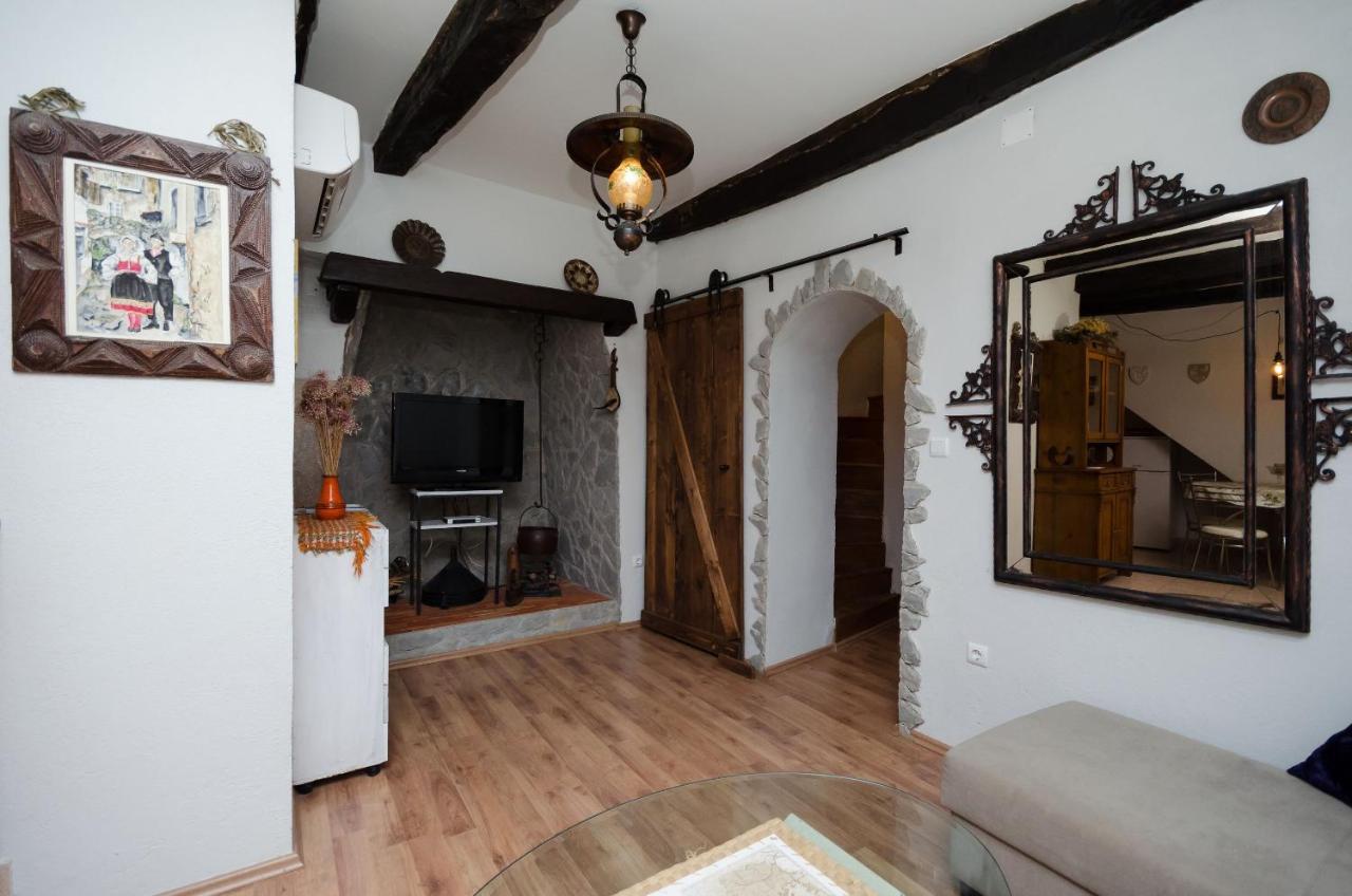 Under Ancient Roofs Vrbnik Apartment Luaran gambar