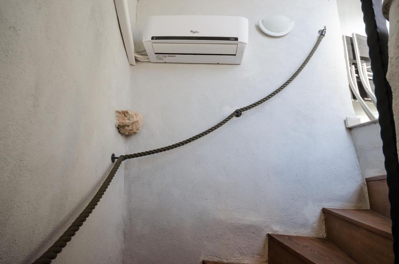 Under Ancient Roofs Vrbnik Apartment Luaran gambar