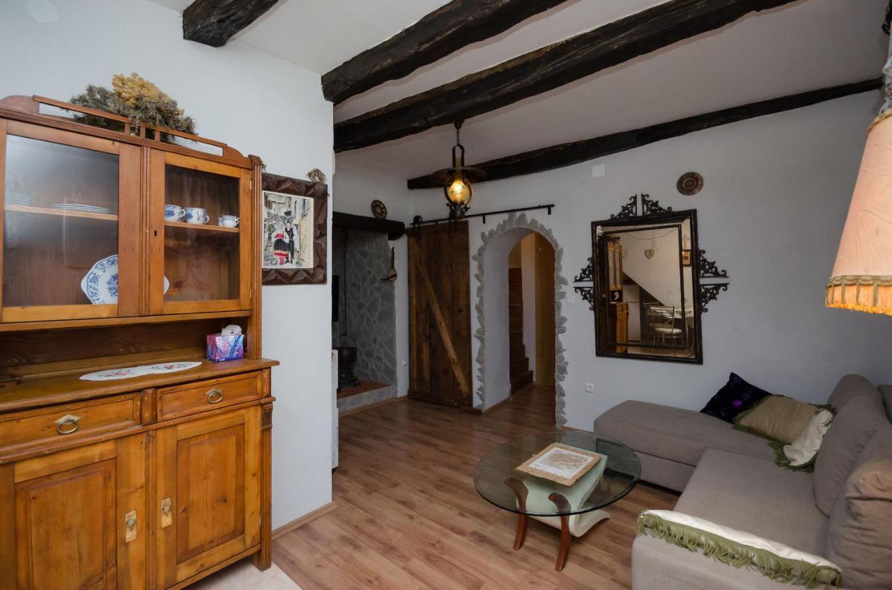 Under Ancient Roofs Vrbnik Apartment Luaran gambar