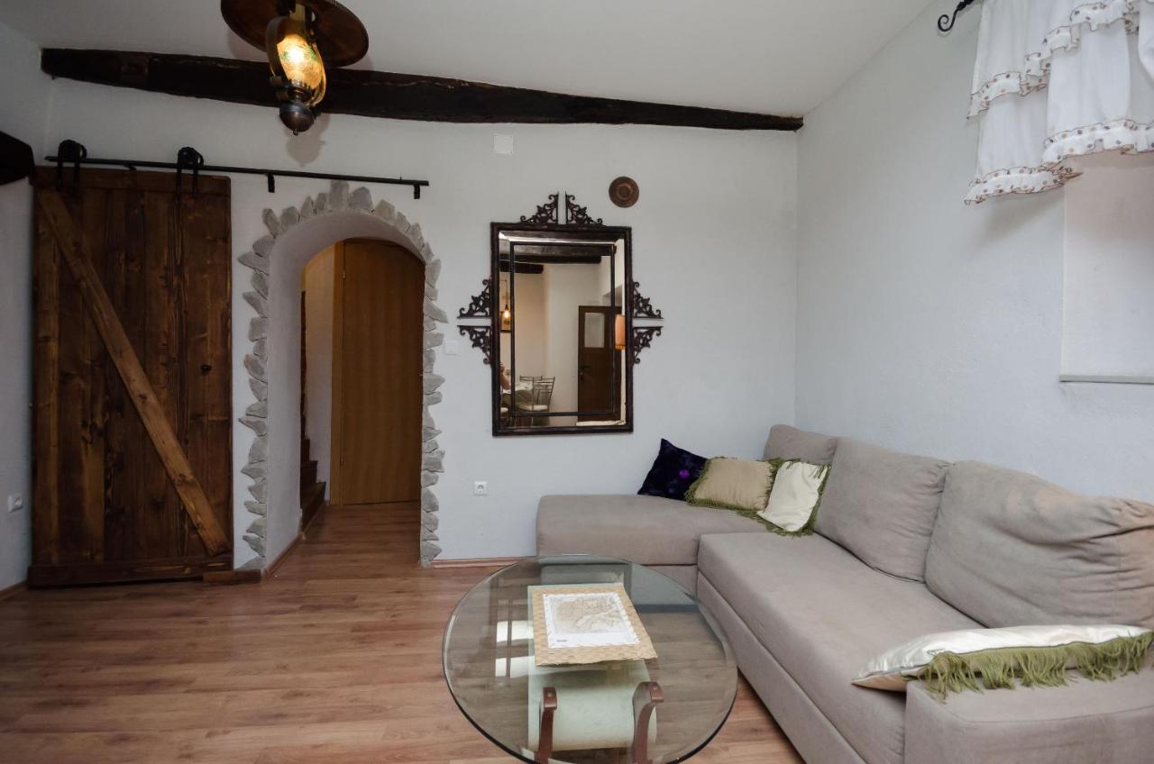 Under Ancient Roofs Vrbnik Apartment Luaran gambar