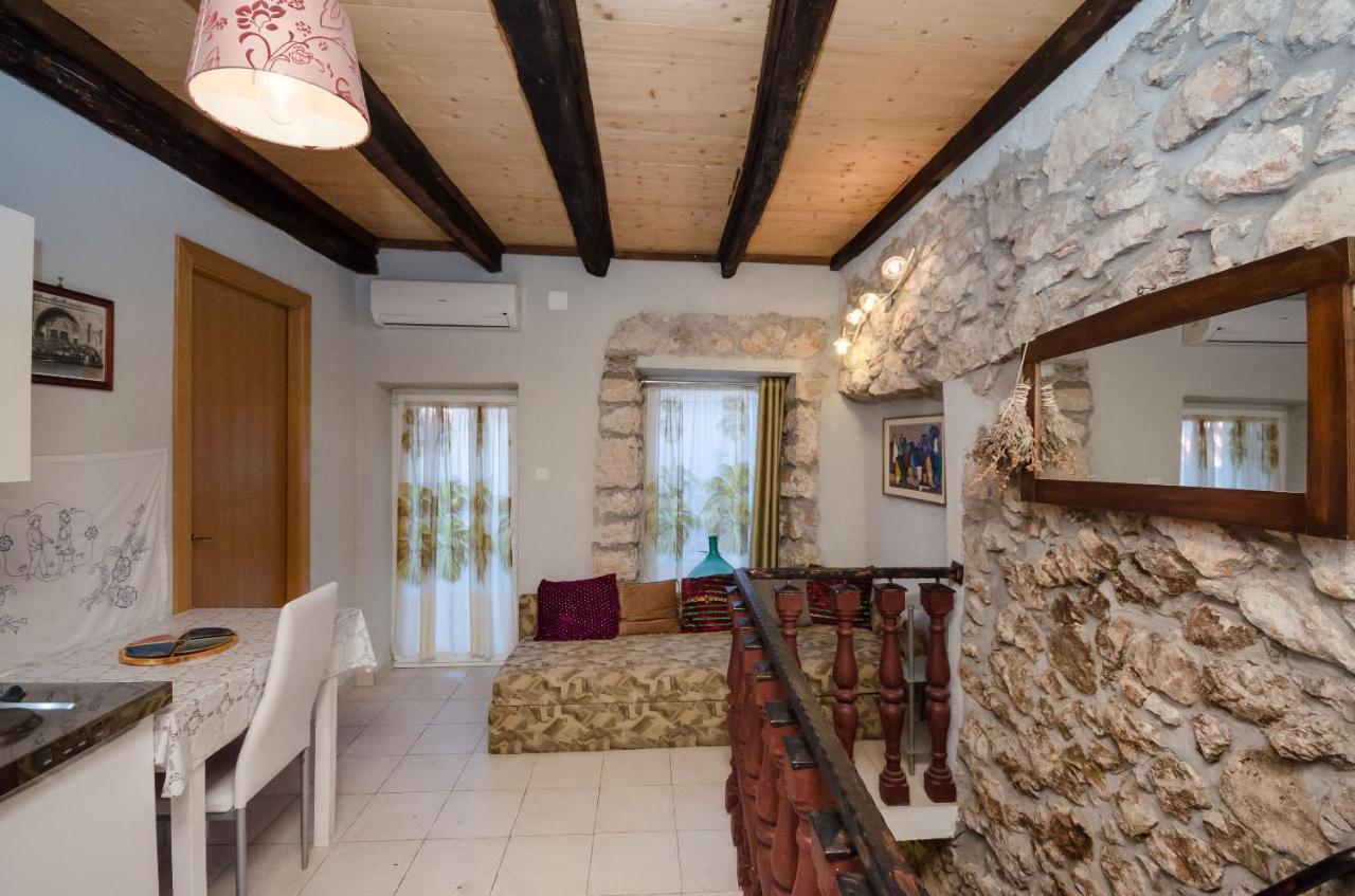 Under Ancient Roofs Vrbnik Apartment Luaran gambar
